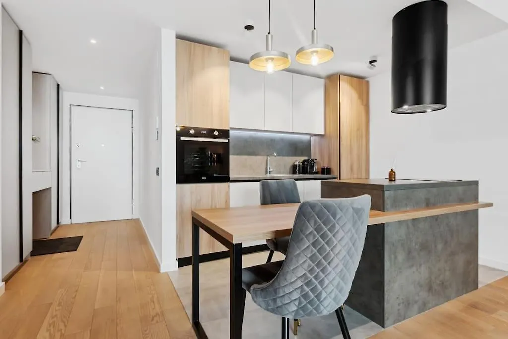 Luxurious Vibe In The Business Center, City Views Bucharest Apartment