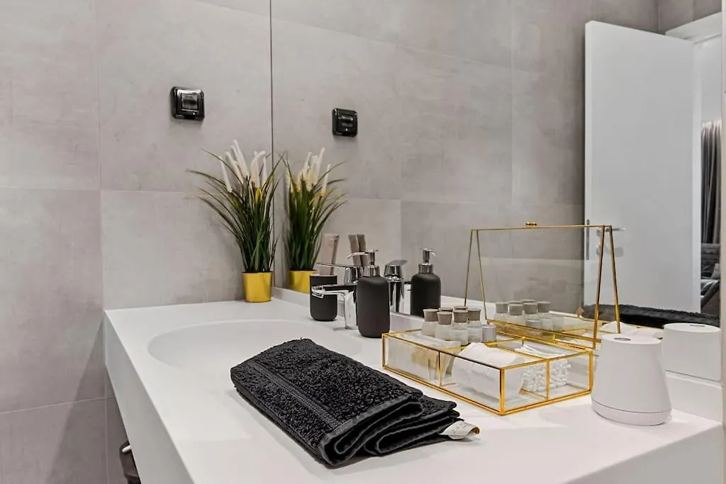 Luxurious Vibe In The Business Center, City Views Bucharest Romania