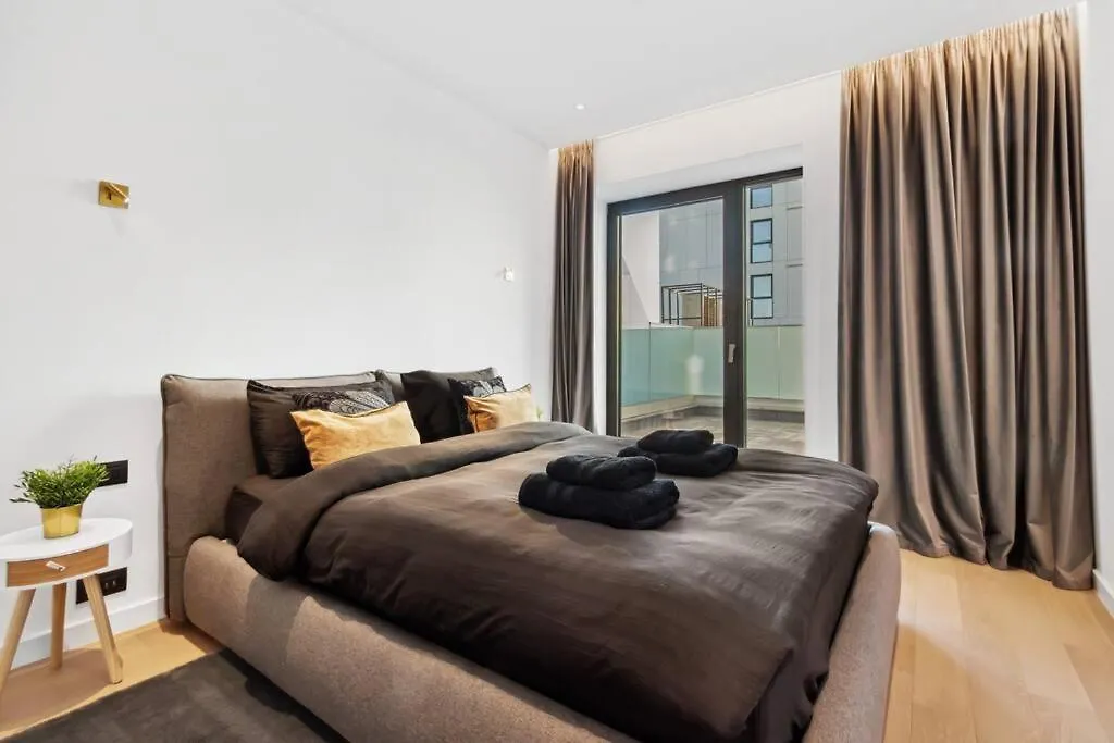 Luxurious Vibe In The Business Center, City Views contacts